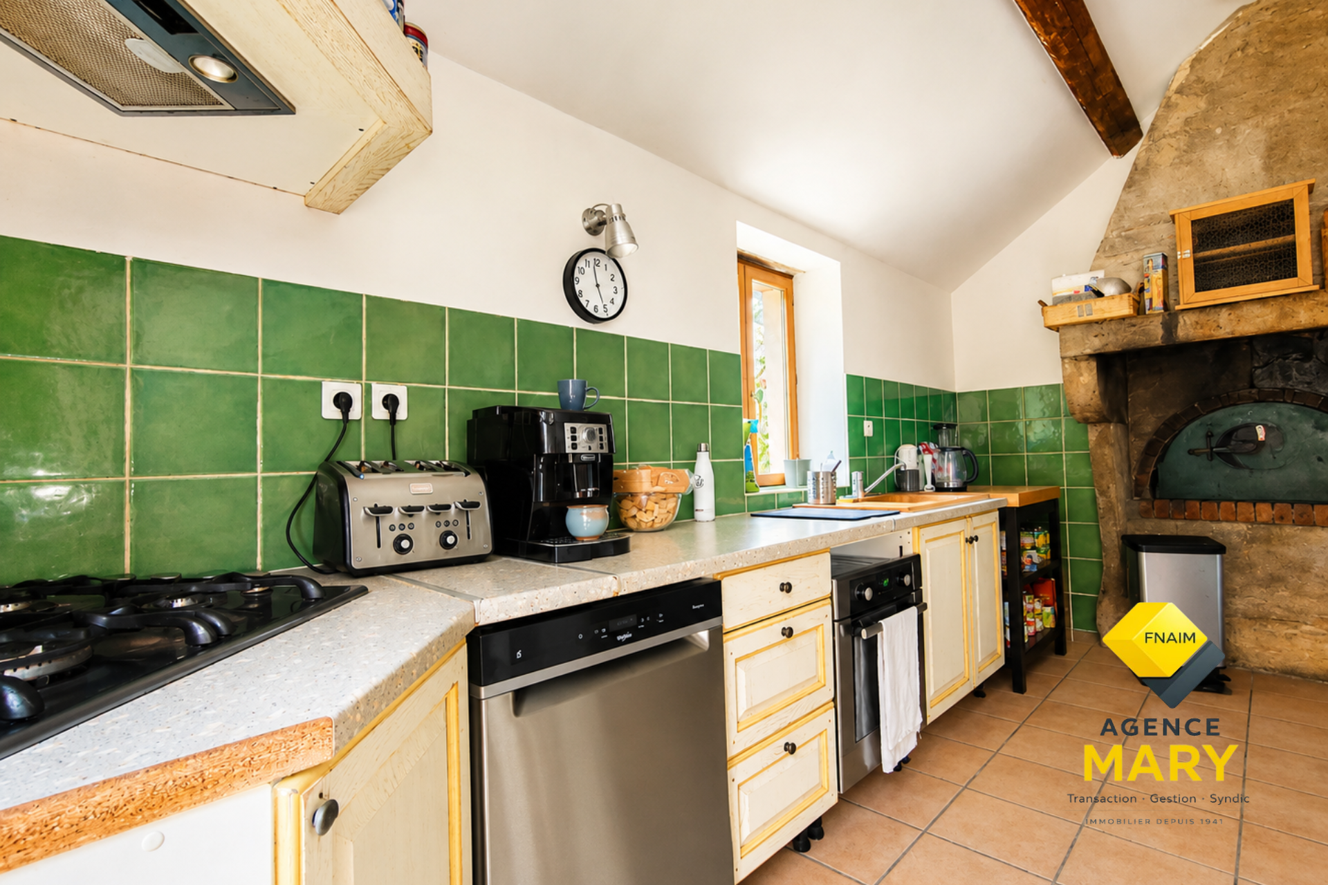 MAISON DE CARACTÈRE DE 112 M² AVEC GRANGE ET DÉPENDANCES SUR 1 472 M² À BELLERIVE-SUR-ALLIER - Image 4