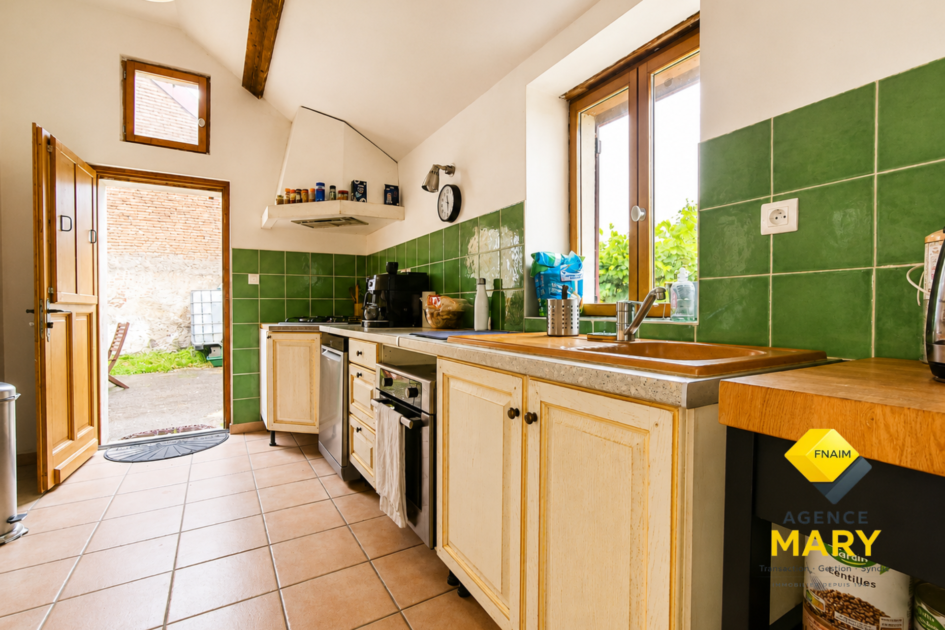 MAISON DE CARACTÈRE DE 112 M² AVEC GRANGE ET DÉPENDANCES SUR 1 472 M² À BELLERIVE-SUR-ALLIER - Image 3