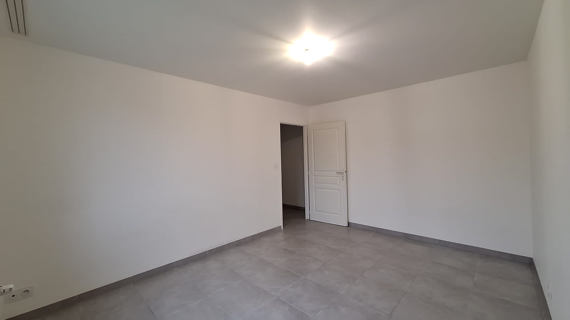 Maison récente de plain pied 94 m2 - Image 9