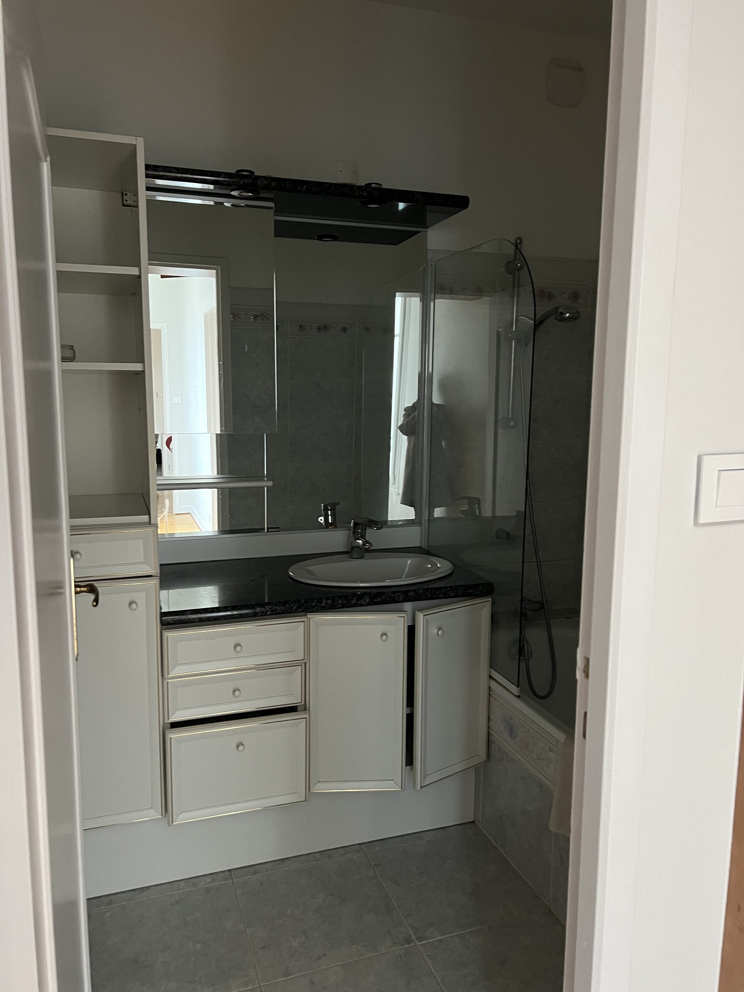 Appartement situé entre Parcs et Opéra - Image 6