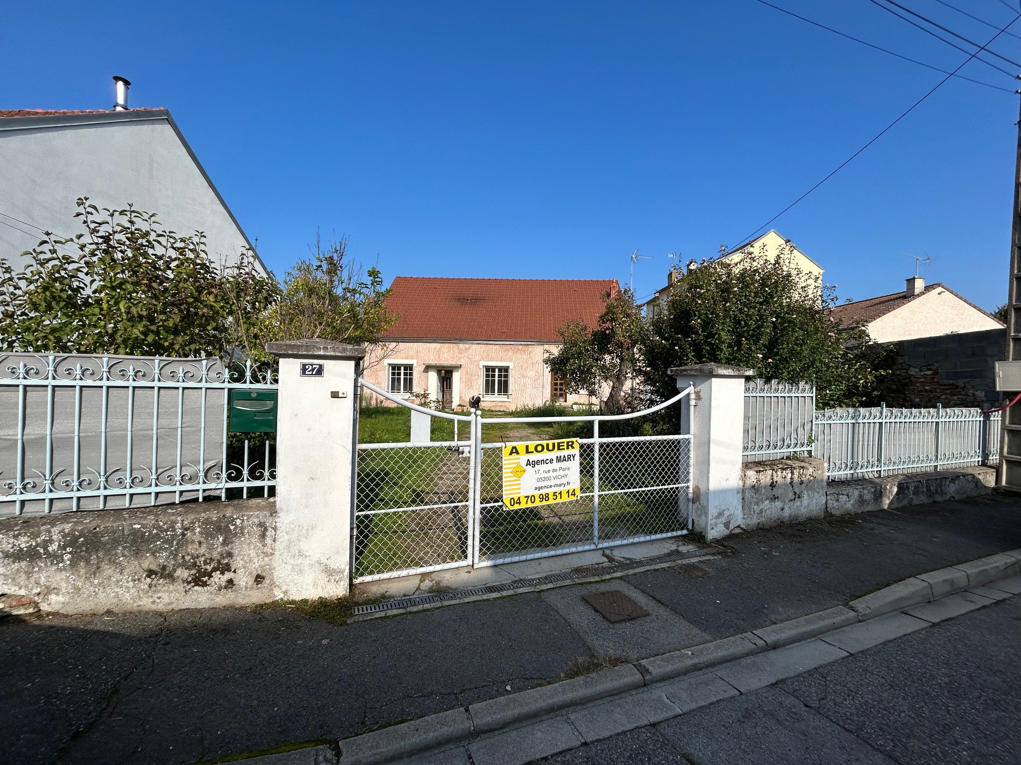 BELLERIVE SUR ALLIER Maison de plain pied - Image 2