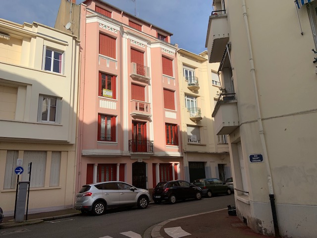 Vichy plein centre, T2 à rénover au 4 ème étage
