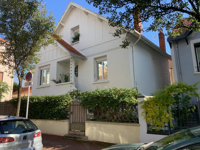 (Sous offre acceptée)Vichy Grande et belle Maison - Image 1