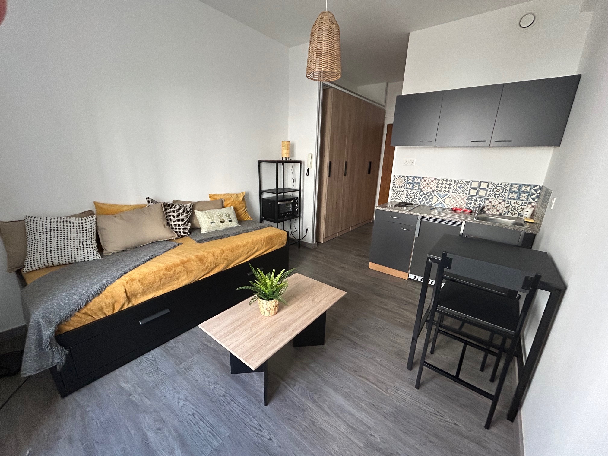 VICHY Parcs – studio meublé - Image 1