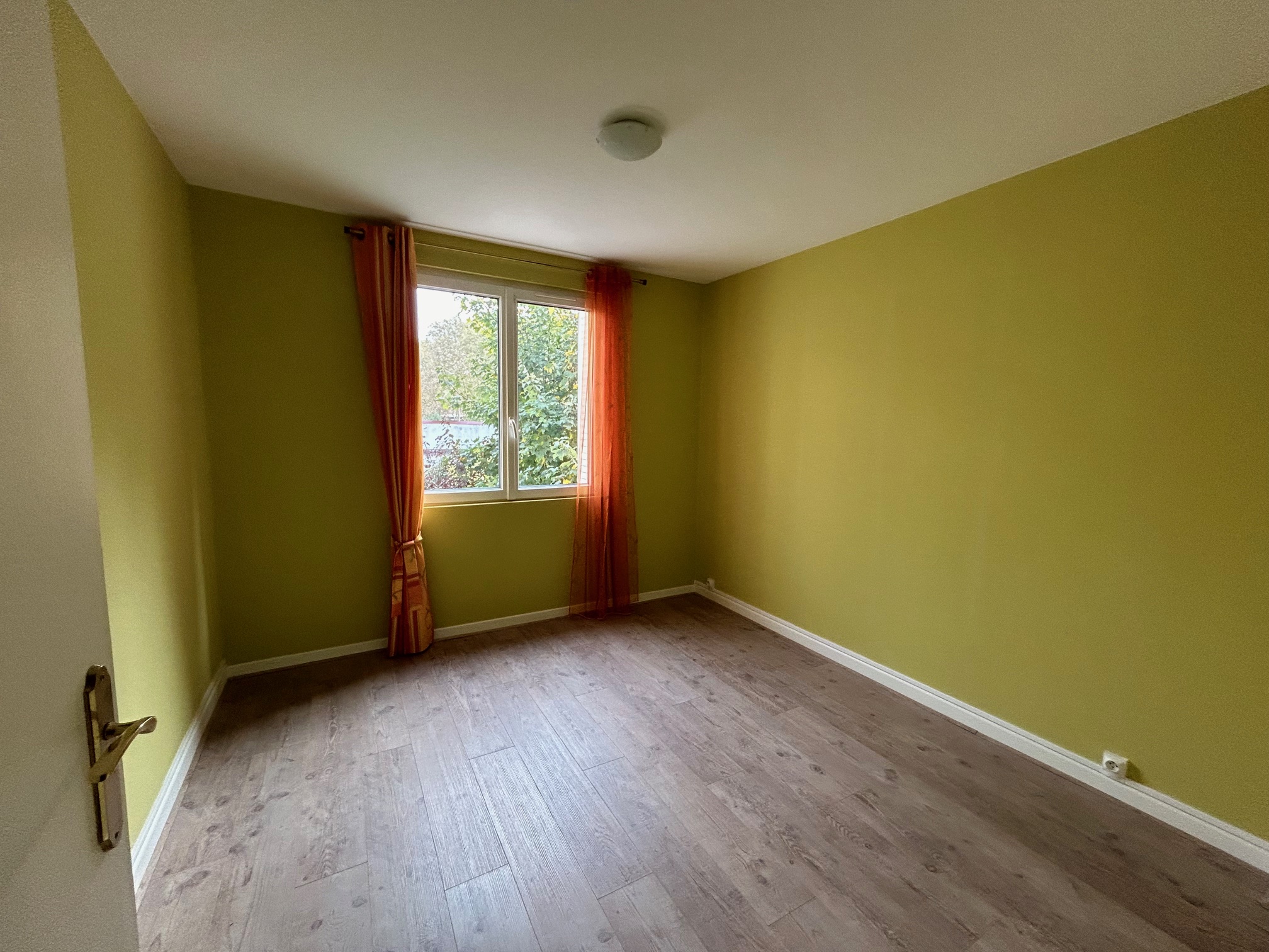 VICHY Au coeur du quartier Jeanne d&rsquo;Arc - Image 6