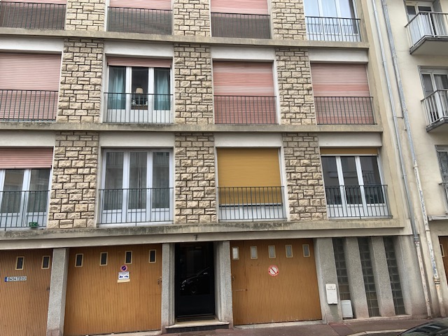 Vichy plein centre Beau T2 en parfait état