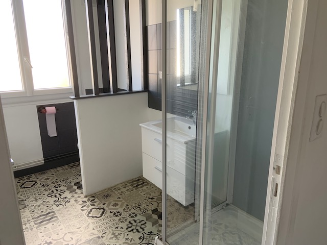 Cusset Centre, Joli T2 - Image 3