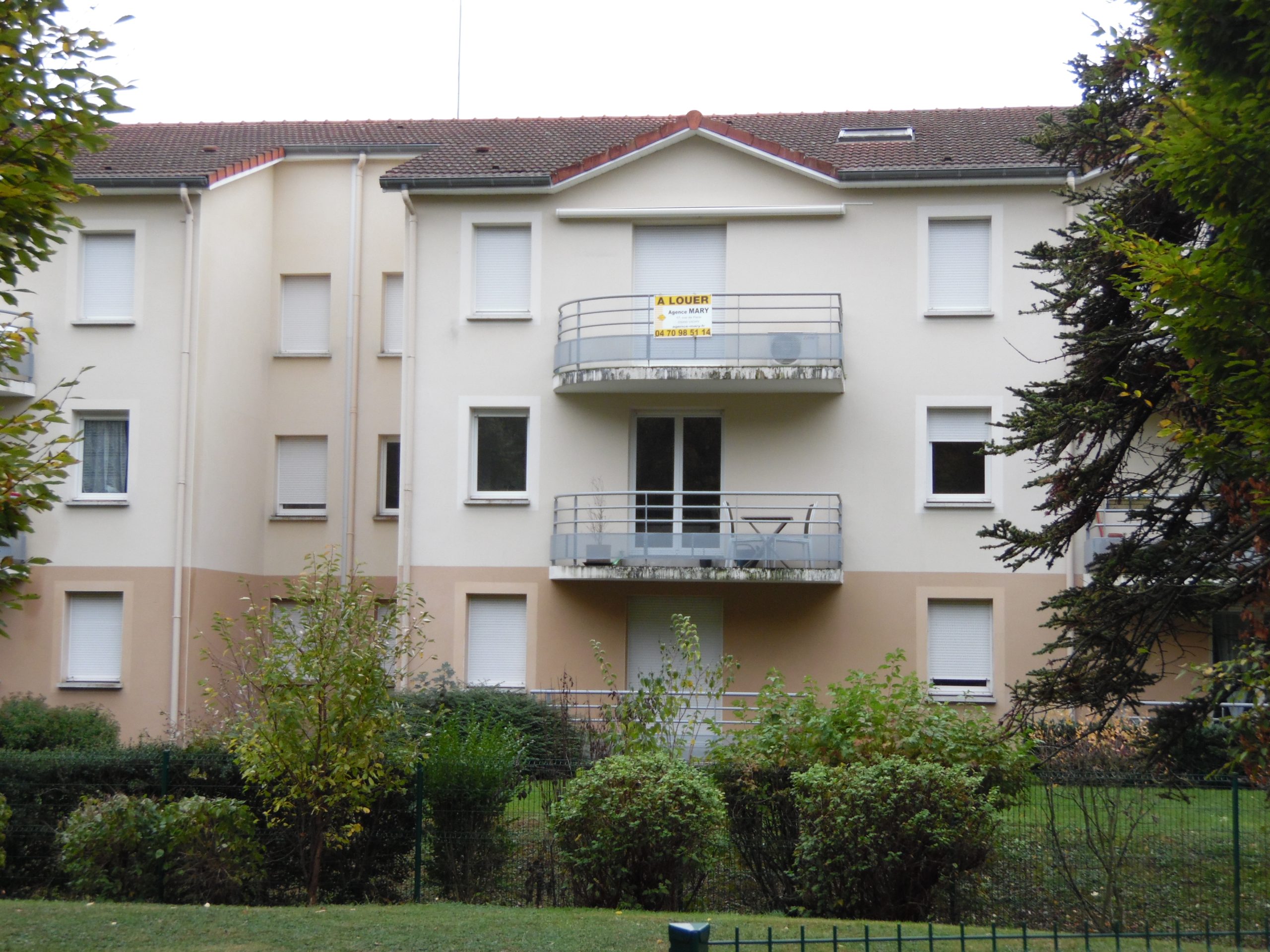 BELLERIVE SUR ALLIER Prox. Golf - Image 1