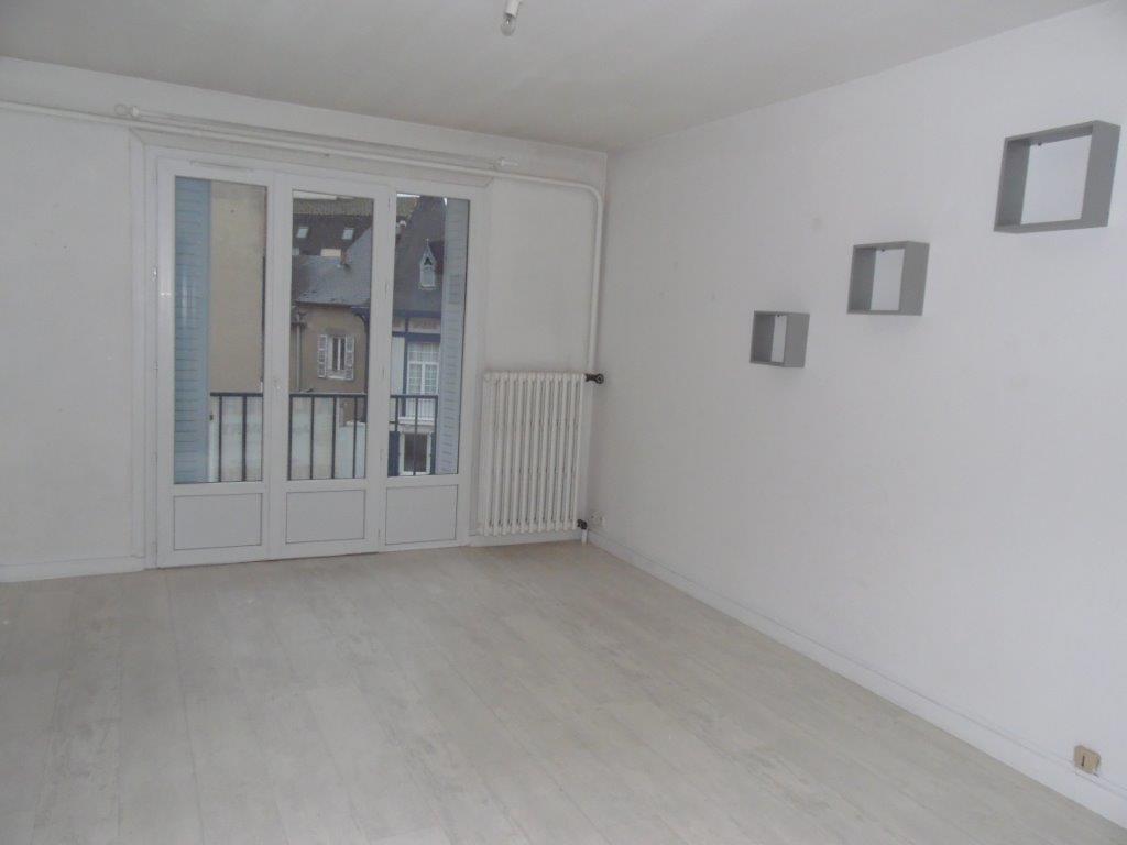 VICHY T2 BIS ENTRE GARE ET MARCHE COUVERT - Image 3