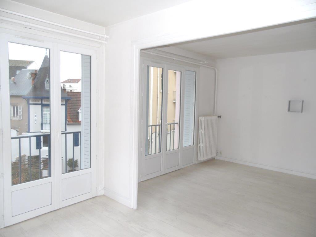 VICHY T2 BIS ENTRE GARE ET MARCHE COUVERT - Image 1