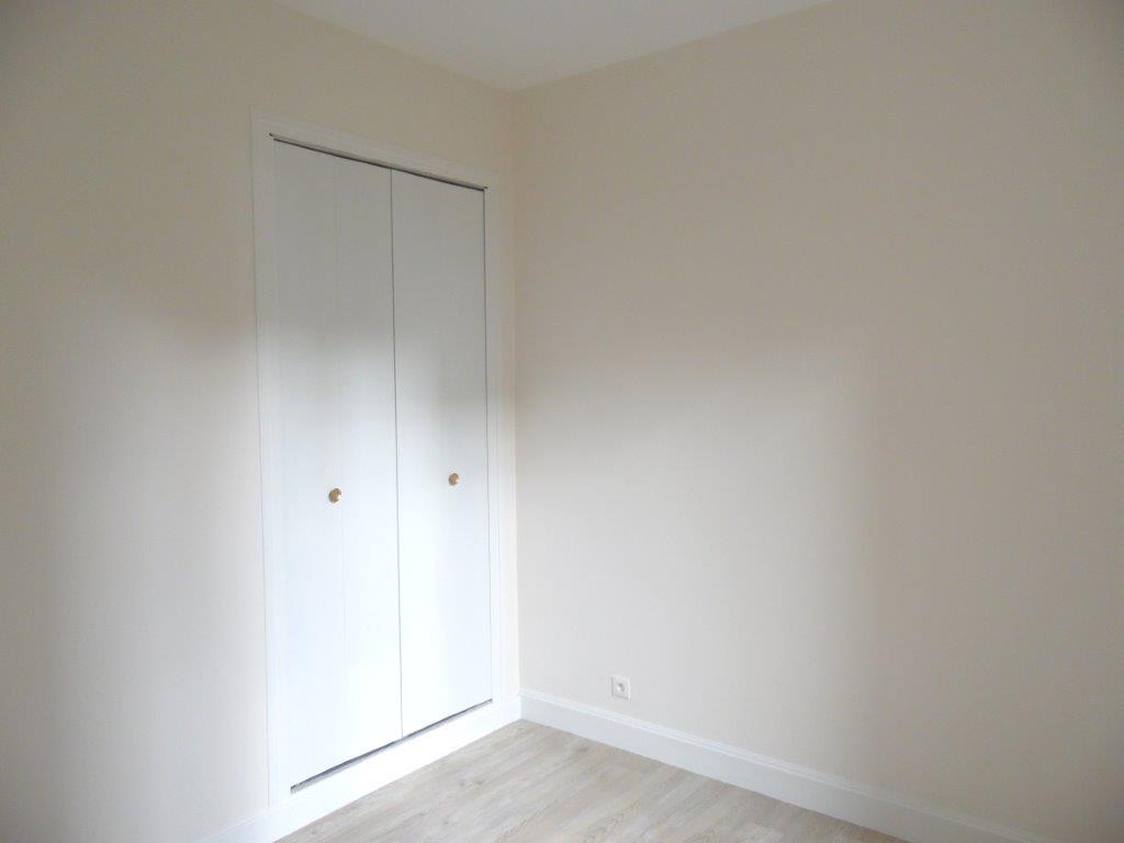 APPARTEMENT AVEC JARDINET PRIVATIF - Image 2