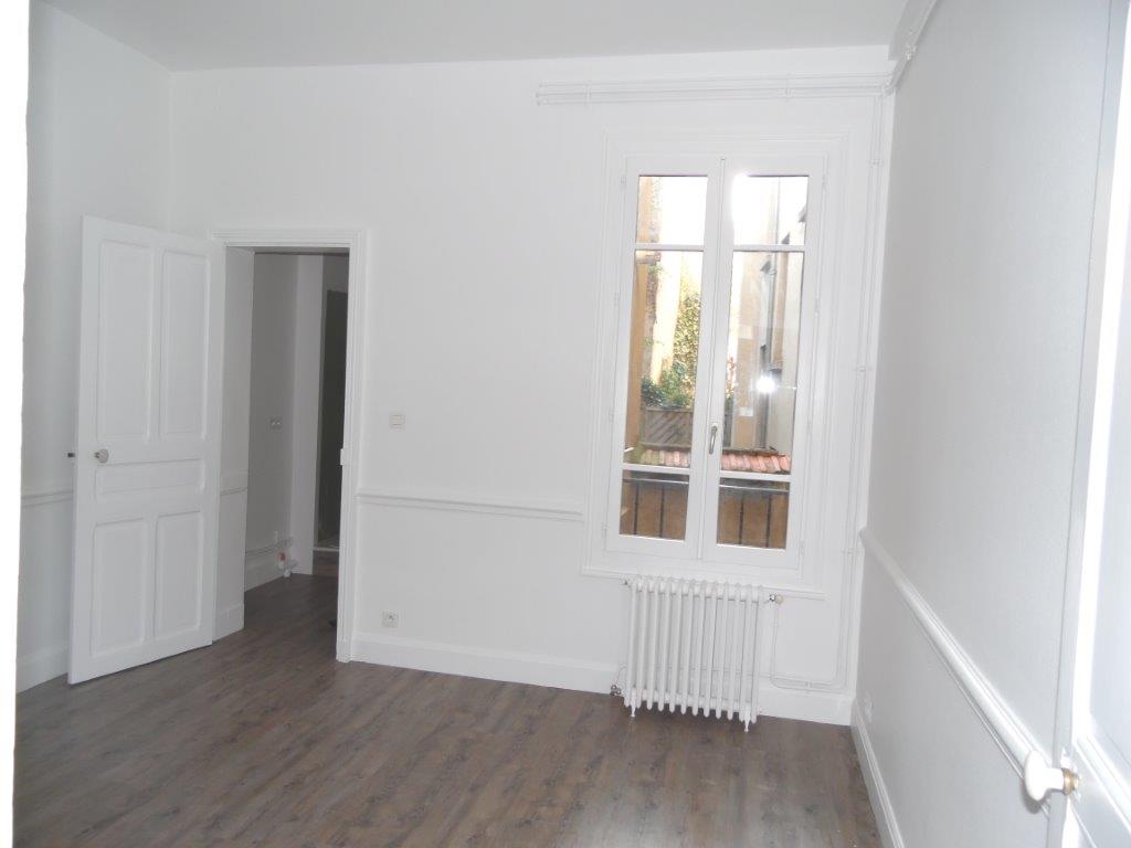 VICHY Entre Jeanne d’Arc et République - Image 4