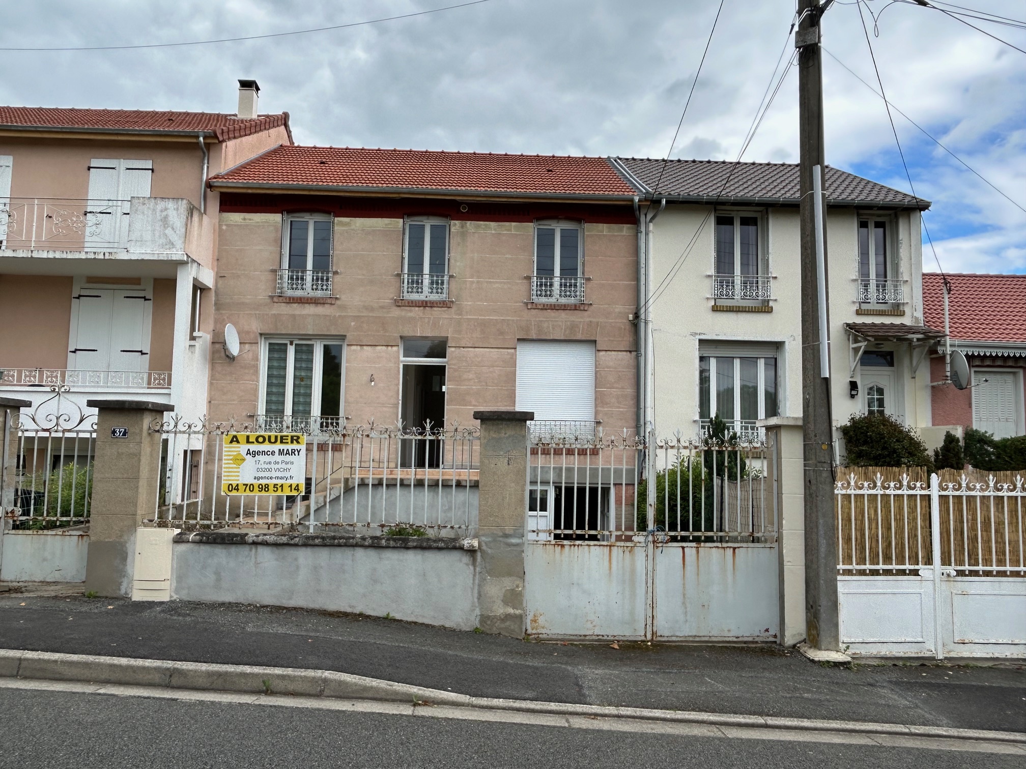 BELLERIVE SUR ALLIER MAISON EN EXCELLENT ETAT - Image 6