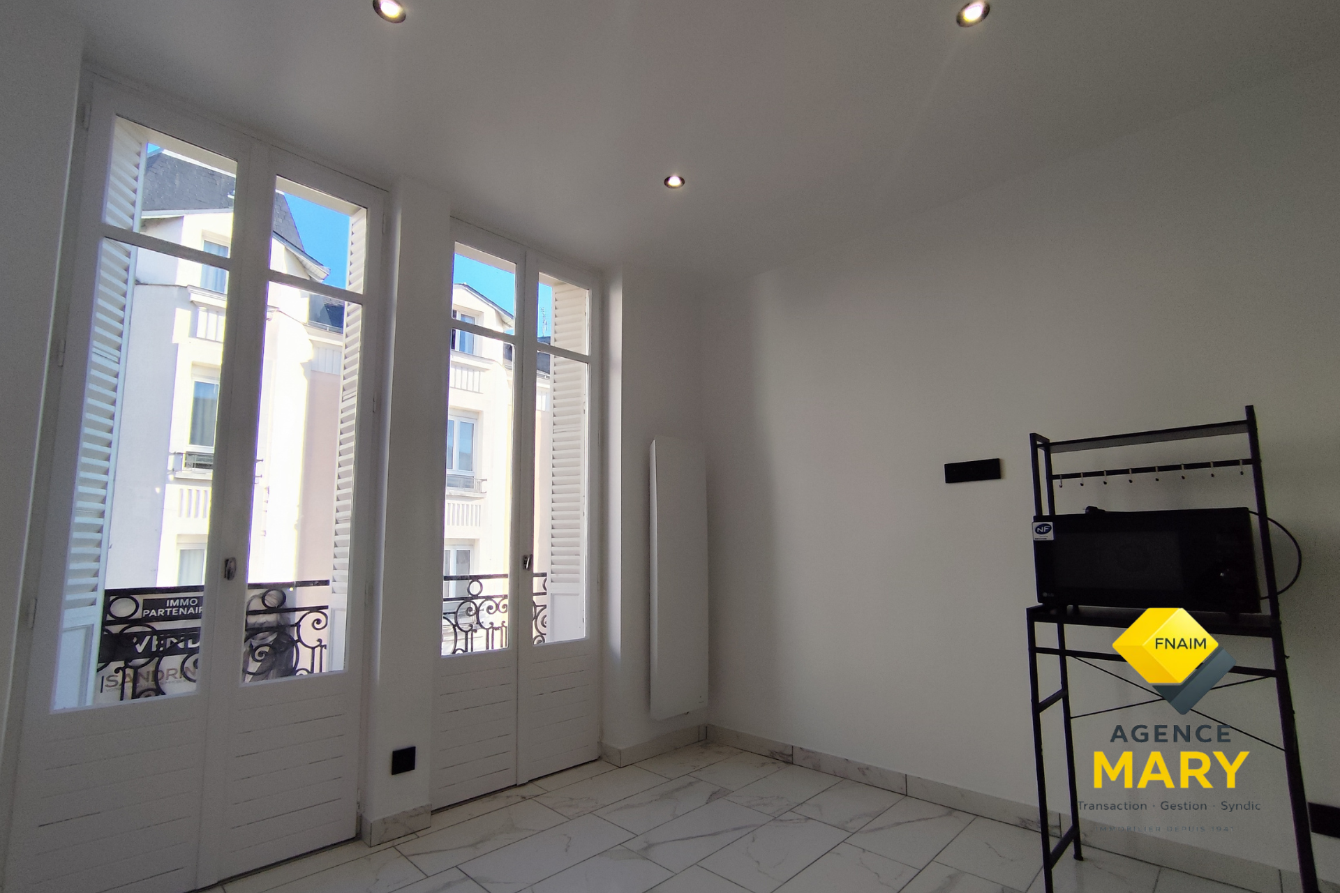 Superbe studio triangle d&rsquo;or – 14M² - Image 3