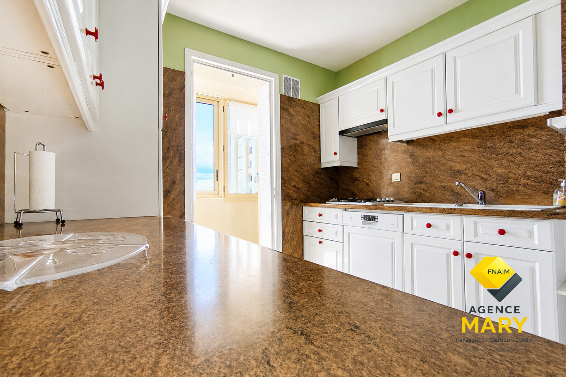 SUPERBE APPARTEMENT T3 – Rénové avec vue panoramique sur plan d&rsquo;eau – 81M² - Image 8