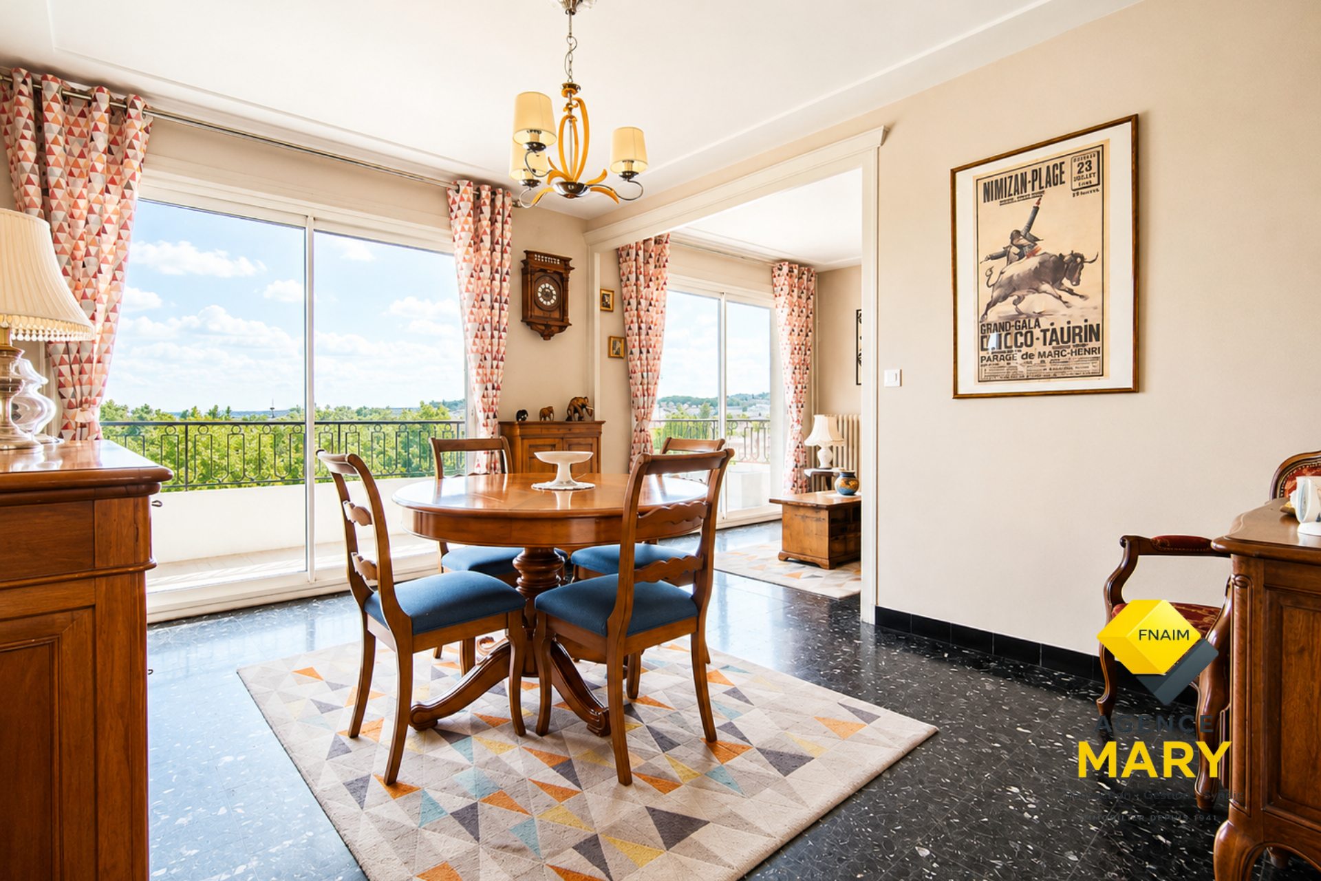 SUPERBE APPARTEMENT T3 – Rénové avec vue panoramique sur plan d&rsquo;eau – 81M² - Image 3
