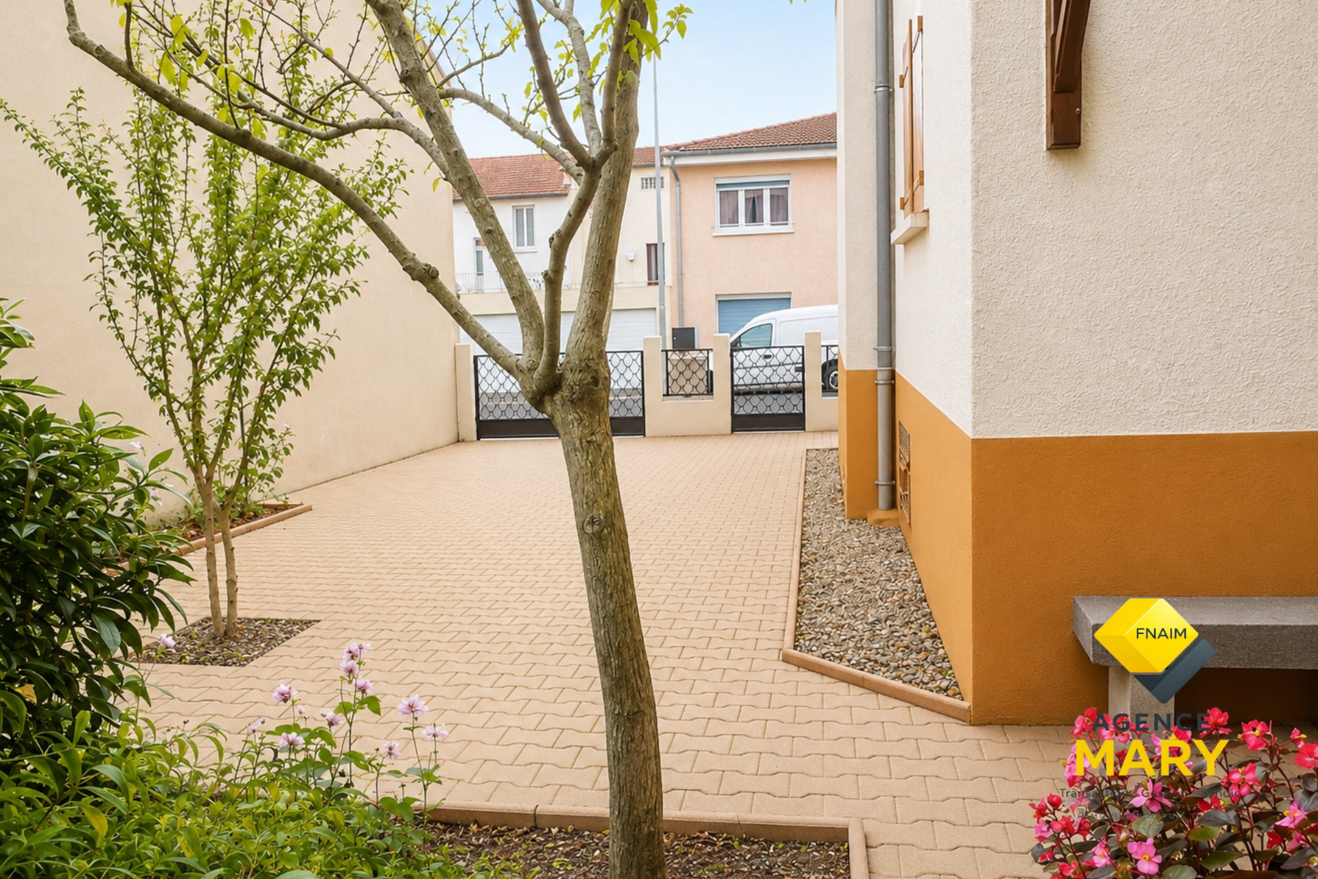 Maison individuelle – Proche parcs des bourrins et quartier de France - Image 7