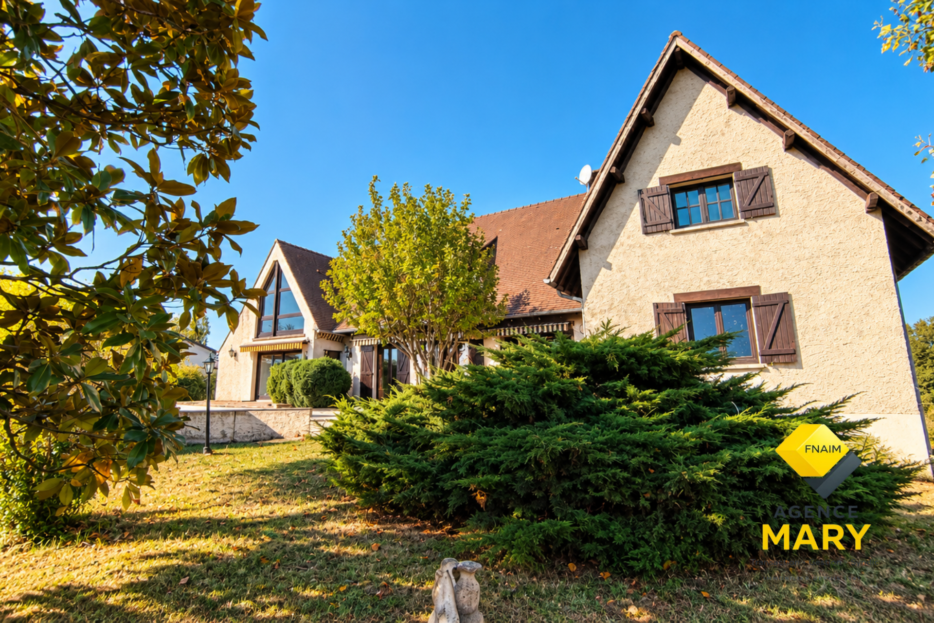 Maison d’architecte avec piscine sur 2 886 m² – Saint-Rémy-en-Rollat - Image 2
