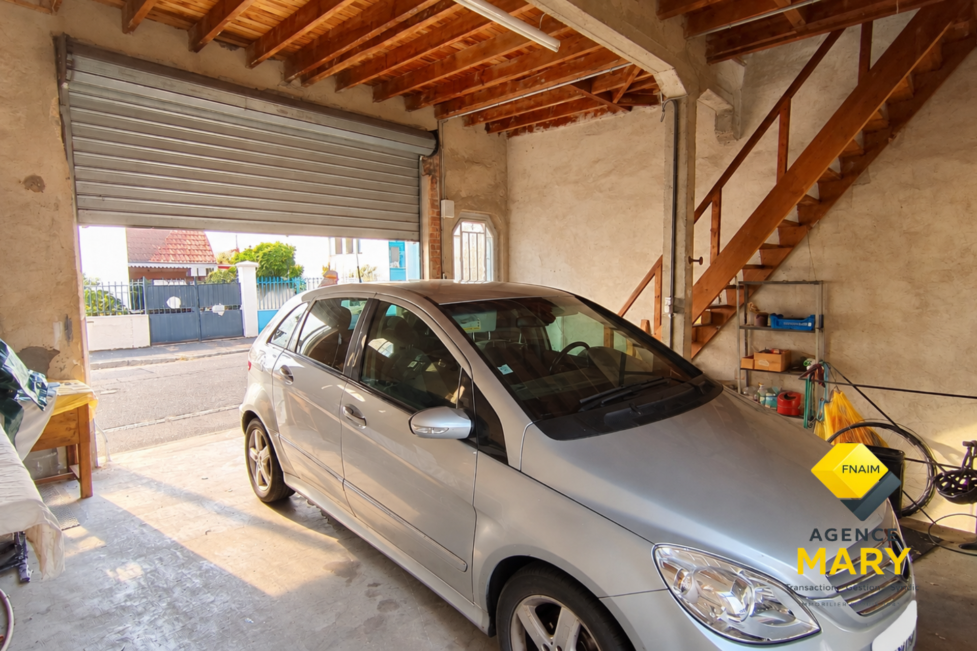 Bâtiment avec garage, grenier aménageable et jardin de 456 m² – Cusset - Image 3