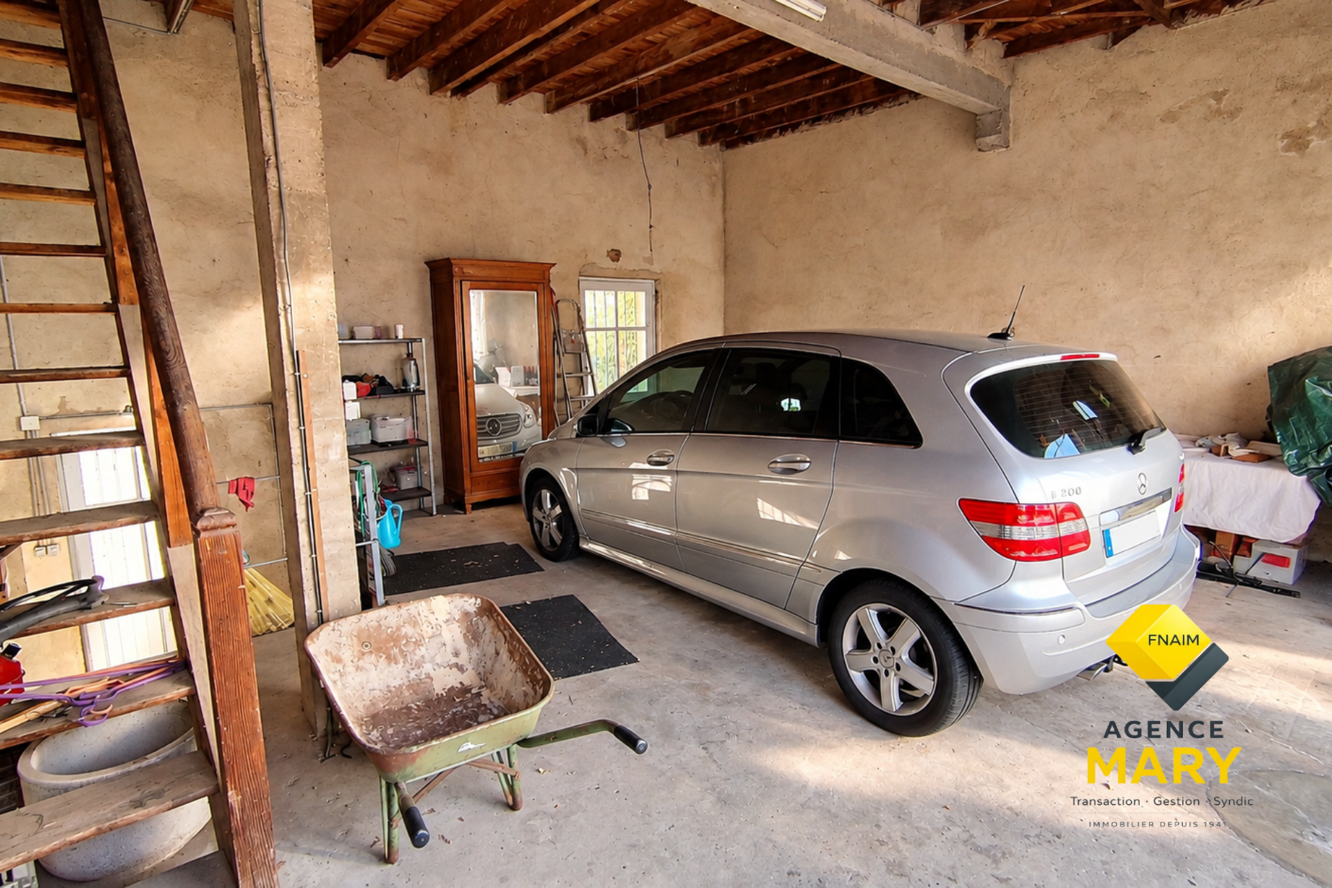Bâtiment avec garage, grenier aménageable et jardin de 456 m² – Cusset - Image 4