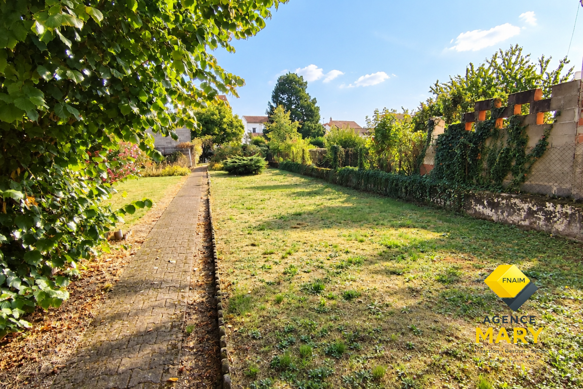 Bâtiment avec garage, grenier aménageable et jardin de 456 m² – Cusset - Image 5