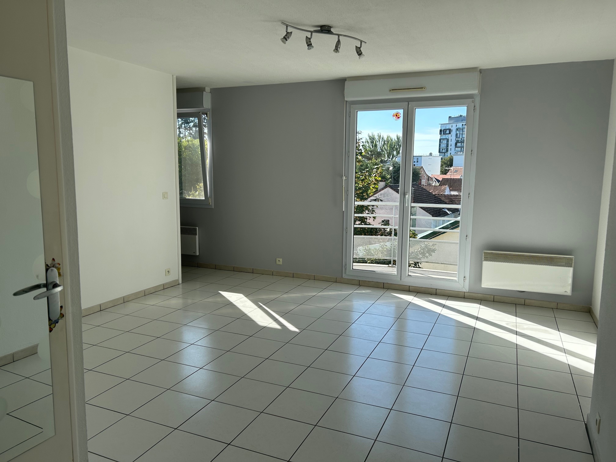 F2 Bis – 54M² – Résidence sécurisée BELLERIVE SUR ALLIER - Image 3