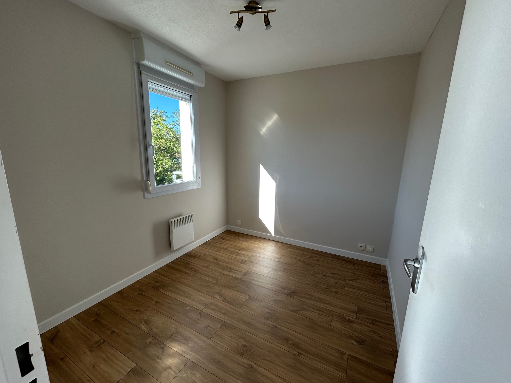 F2 Bis – 54M² – Résidence sécurisée BELLERIVE SUR ALLIER - Image 5